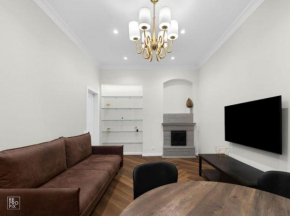 Yard Gallery Apartment in the City Center by URBAN RENT